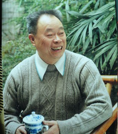 罗育珉